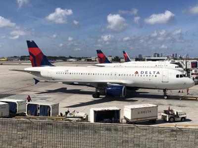 Photo of aircraft N325US operated by Delta Air Lines
