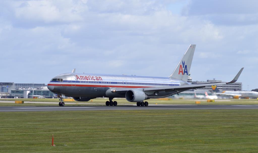 Photo of aircraft N354AA operated by American Airlines