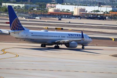 Photo of aircraft N14214 operated by United Airlines