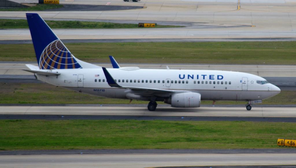 Photo of aircraft N15710 operated by United Airlines