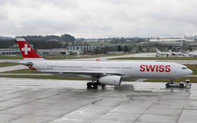 Photo of aircraft HB-JHM operated by Swiss