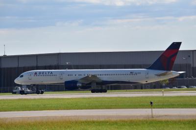 Photo of aircraft N663DN operated by Delta Air Lines