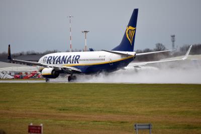 Photo of aircraft EI-FRC operated by Ryanair