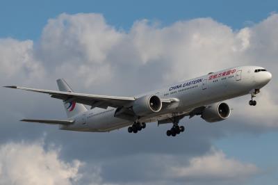 Photo of aircraft B-2020 operated by China Eastern Airlines