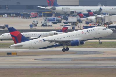 Photo of aircraft N324US operated by Delta Air Lines