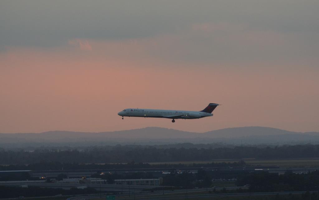 Photo of aircraft N978DL operated by Delta Air Lines