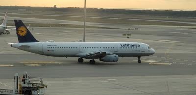 Image of aircraft registration D-AIRU - A A321-131 operated by Lufthansa