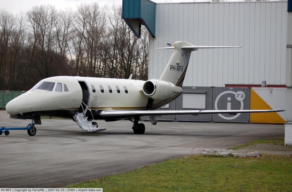 Photo of aircraft PH-MFX operated by Solid-Air Holding BV