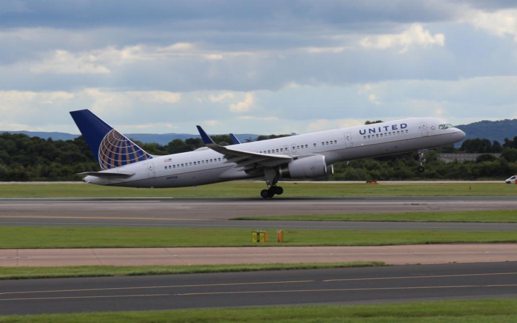 Photo of aircraft N19136 operated by United Airlines