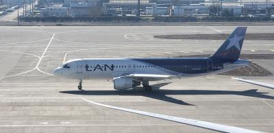 Photo of aircraft CC-BFB operated by LATAM Airlines Chile
