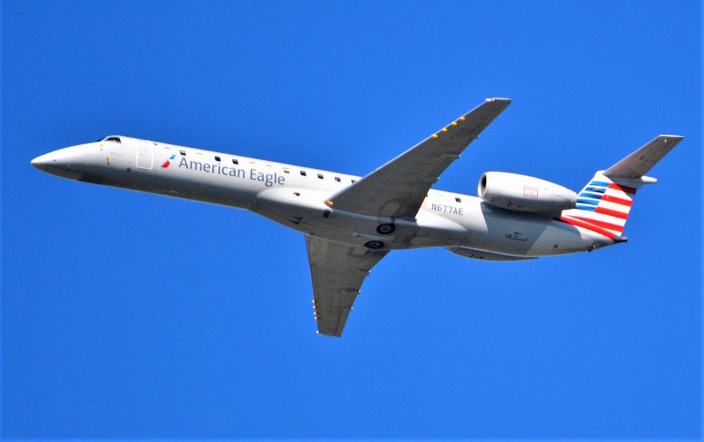Photo of aircraft N677AE operated by American Eagle