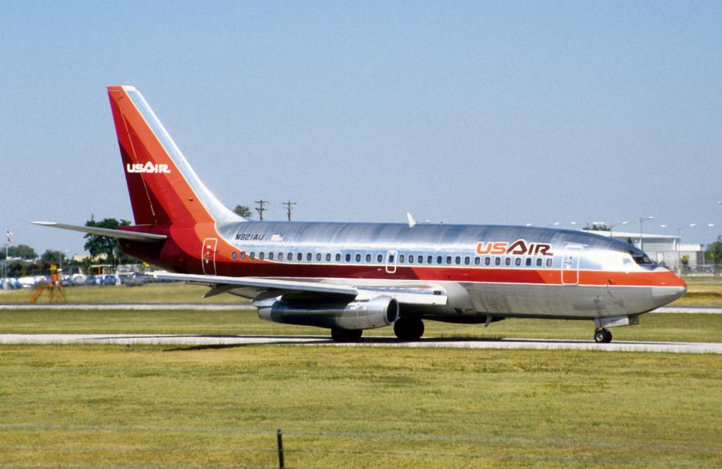 Photo of aircraft N321AU operated by US Air