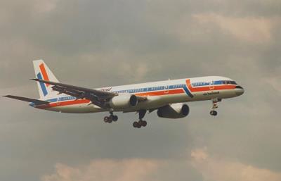 Photo of aircraft G-MONC operated by Air Holland