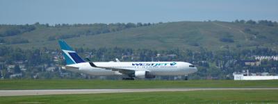 Photo of aircraft C-GOGN operated by WestJet