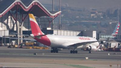 Photo of aircraft EC-MIL operated by Iberia